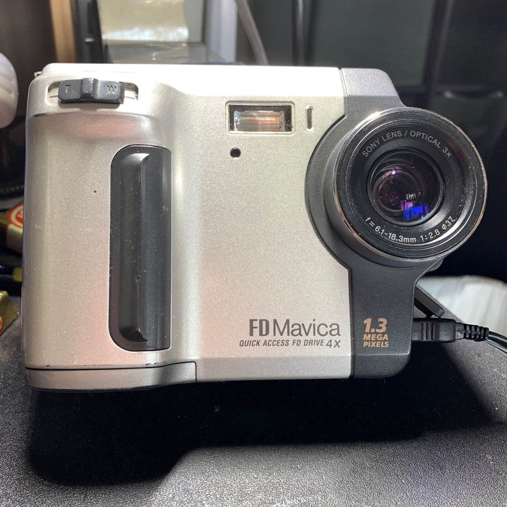 Sony MVC-FD87 1.2MP Digital Camera 3 Optical Zoom